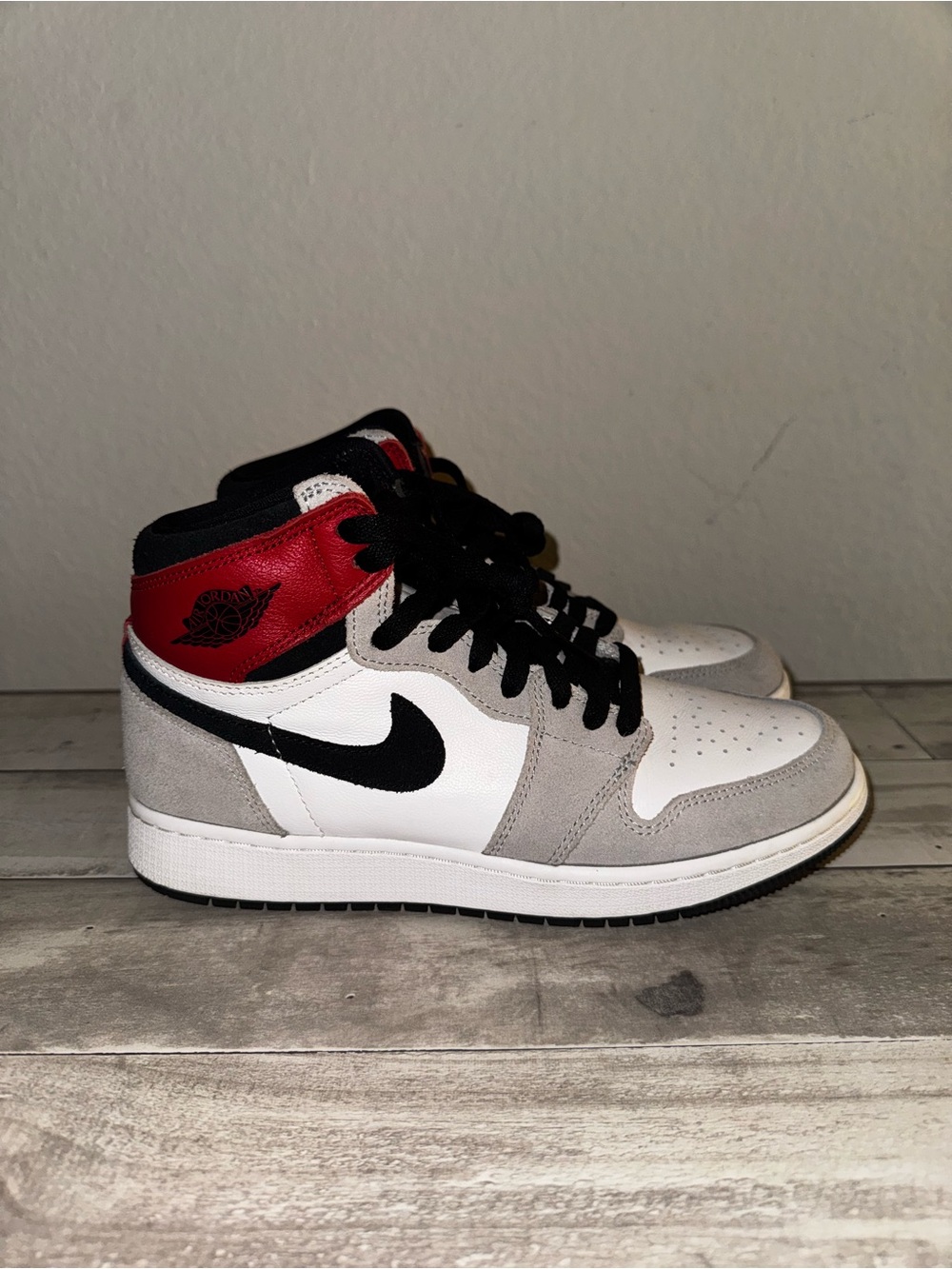 Nike Air Jordan 1 High Light Smoke Grey
